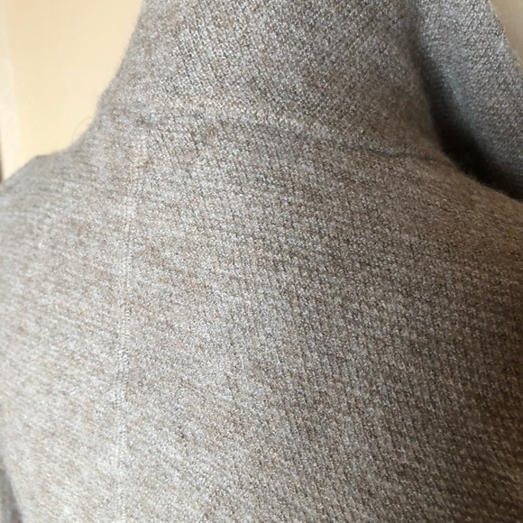 Tahari sweater wrap with buckle - Picture 6 of 8